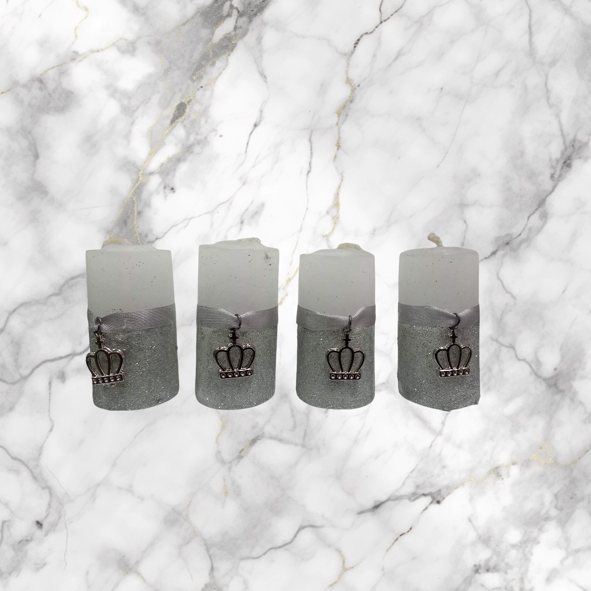 Pack x15 Velas Cilíndricas Estilizadas con Glitter (3x6 cm) – Con Cinta, Dije a Elección y Aromas