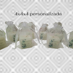 Pack x10 Velas Cuadradas Personalizadas (4x4x4 cm) con Diseño Fusionado en Bolsita de Organza - Brezos Aromas