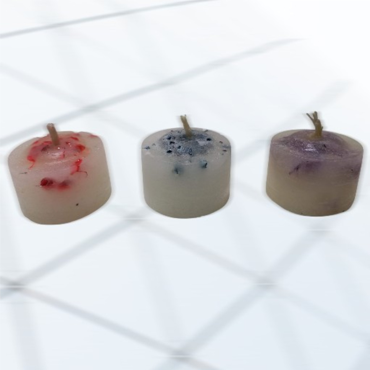 Velas de Noche Altas con Florcitas Incrustadas (Pack x 10) - Imagen 2