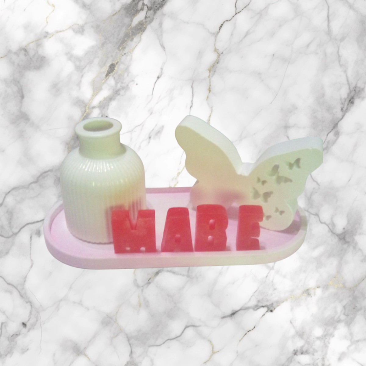 Set Deco Premium - Combo N° 57: Bandeja Grande, Florero con Flores Secas, Mariposa & Nombre Personalizado (Hasta 4 Letras) - Imagen 2