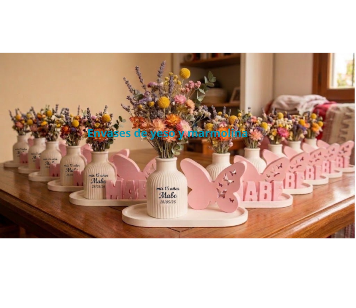 Set Deco Premium - Combo N° 57: Bandeja Grande, Florero con Flores Secas, Mariposa & Nombre Personalizado (Hasta 4 Letras)