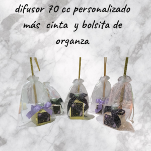 Difusor Aromático Deluxe (70cc) – Presentación con Organza, Cinta y Dije Personalizado